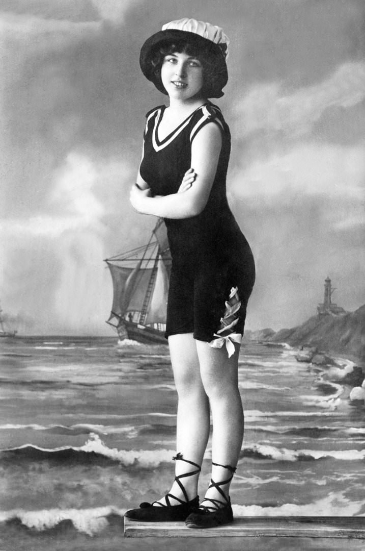 #10 A Girl in A Bathing Costume,1909
