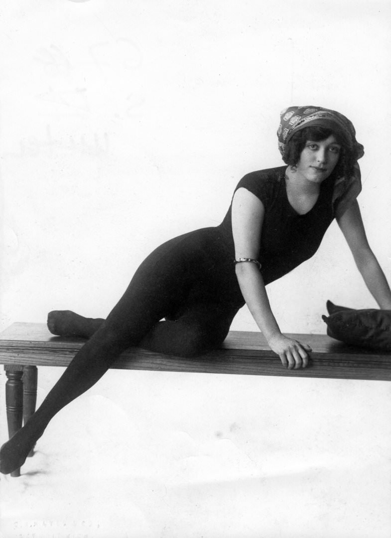 #11 Annette Kellermann, the first woman to swim across the English Channel, 1910