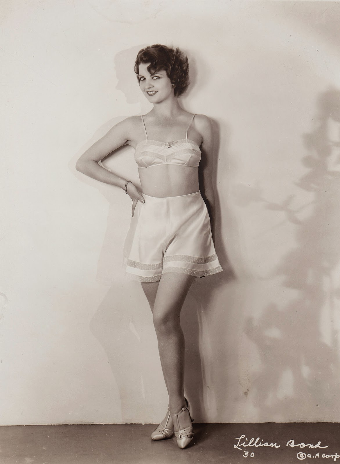 #24 Lilian Bond, 1932