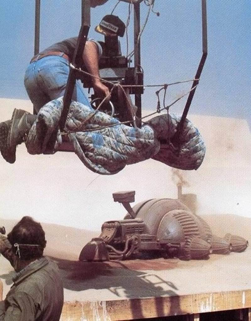 Filming a large-scale harvester model in David Lynch’s “Dune”. 1984
