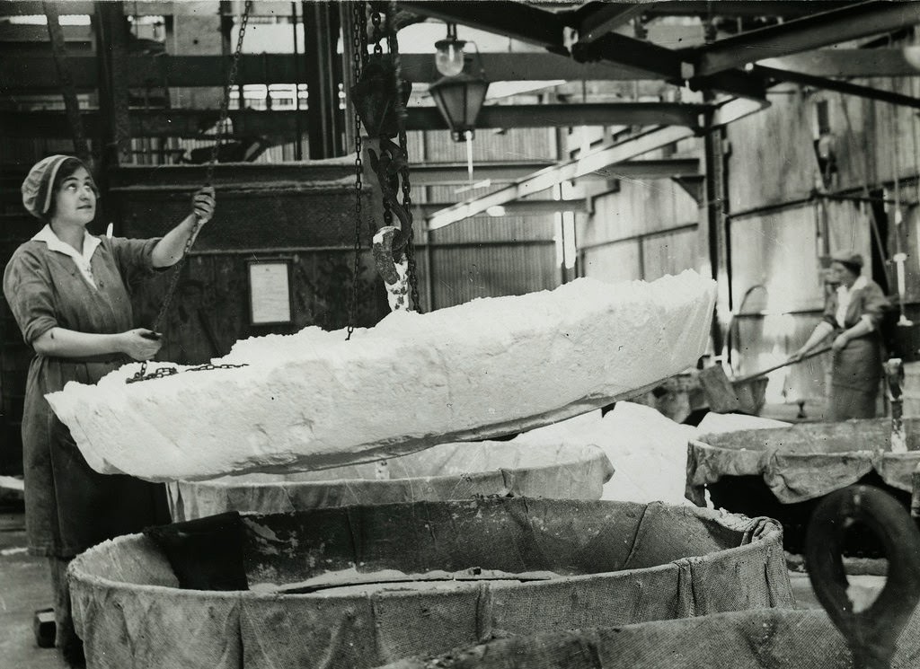 Chemical works near Manchester – British women chemical workers in the Midlands