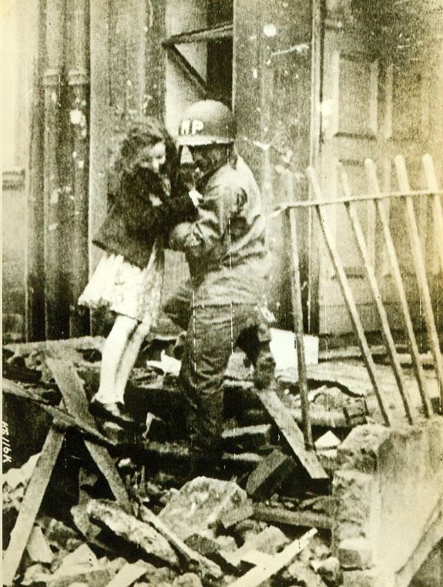 #23 Yank aids flying bomb victim