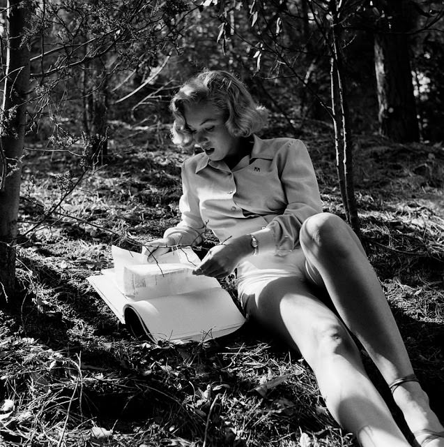 #15 Marilyn Monroe ready book in Griffith Park, Los Angeles 1950s