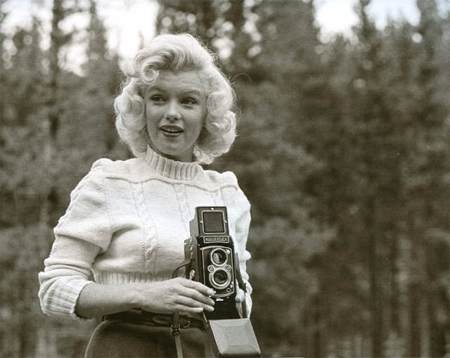 #22 Marilyn Monroe with a Rolleiflex, 1953