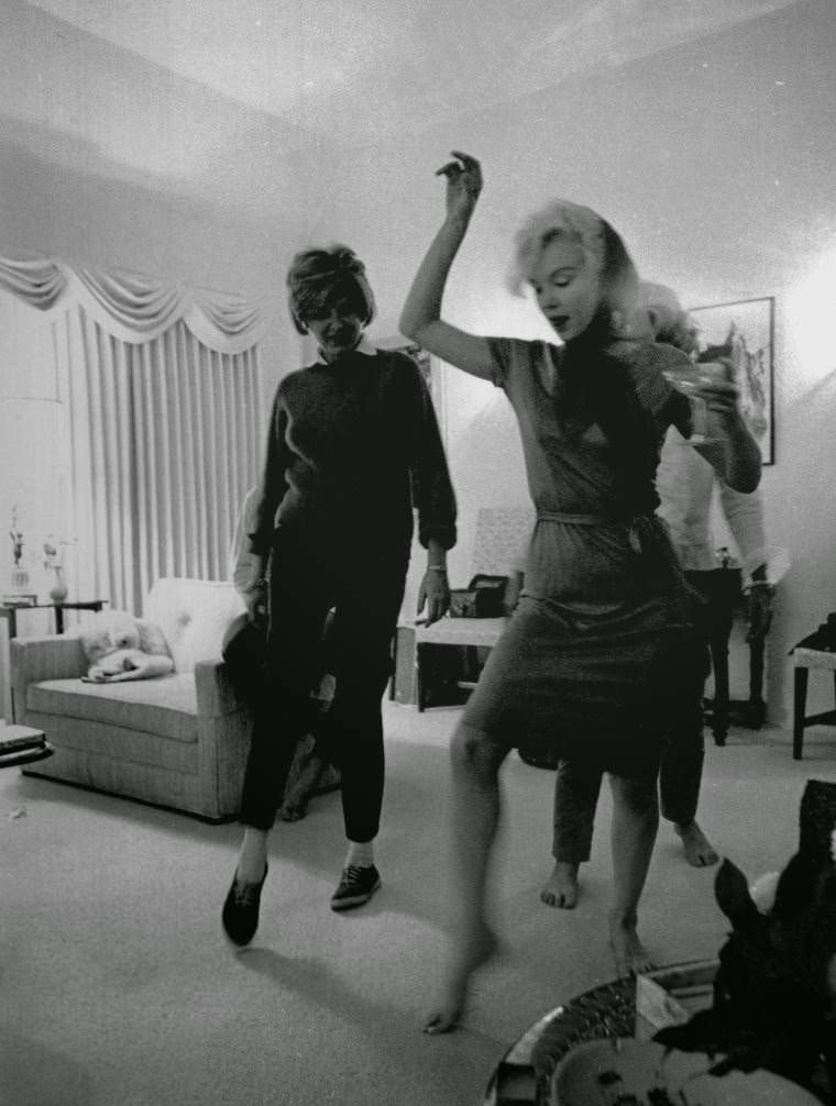 #52 Marilyn Monroe teaching Pat Kennedy Lawford how to dance the “Swing” in 1962