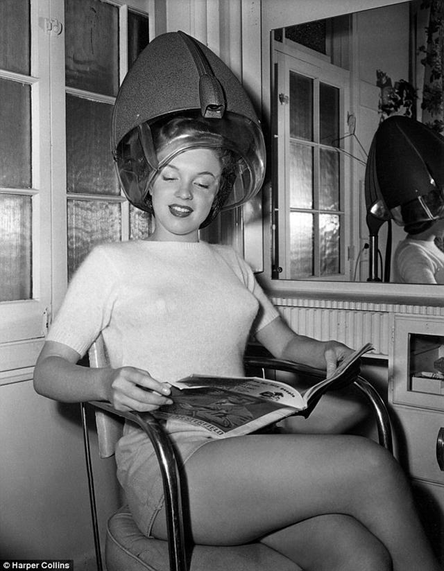 #80 Marilyn Monroe had her hair straightened and bleached for the first time in 1946