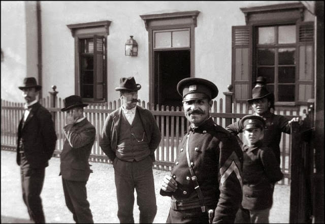 #12 The friendly conductor in the Balkans, 1903