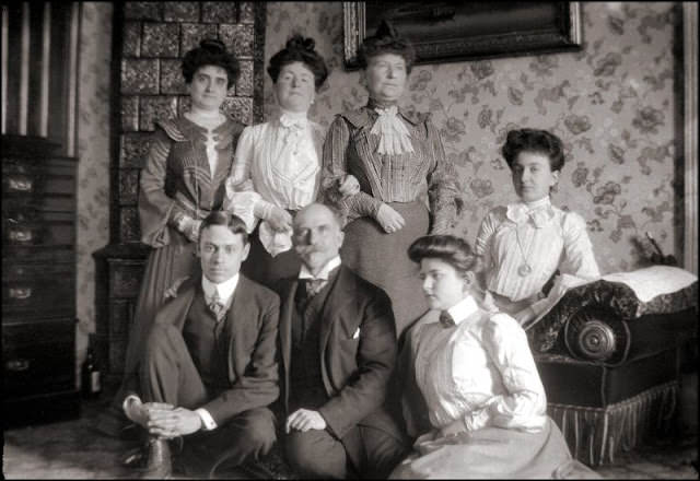 #19 Bucharest. Visit in Bucharest (The name of the family in Bucharest was probable Manke), 1903