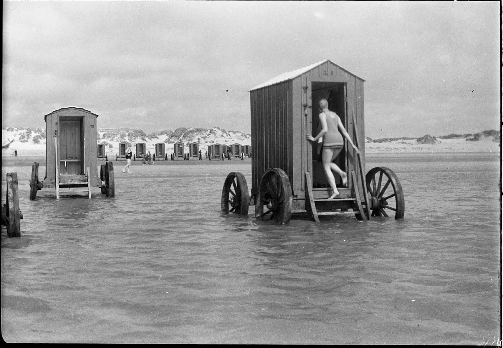 Going Swimming On Wheels: 50+ Historic Photos Of Bathing Machines From Victorian Era Inventions