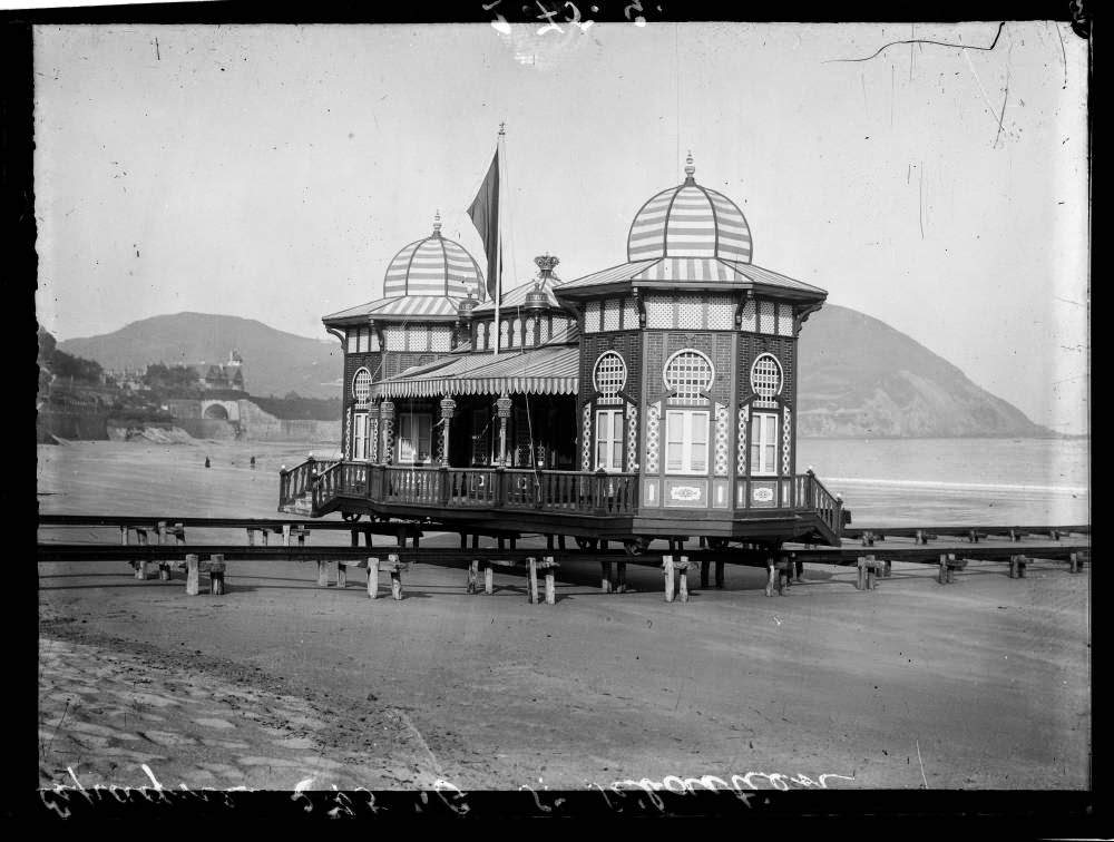 Going Swimming On Wheels: 50+ Historic Photos Of Bathing Machines From Victorian Era Inventions