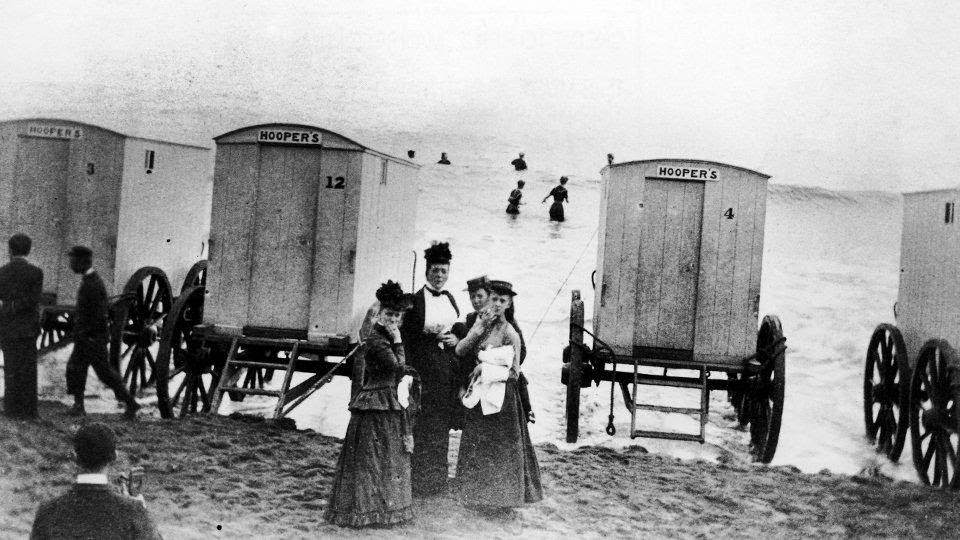 Going Swimming On Wheels: 50+ Historic Photos Of Bathing Machines From Victorian Era Inventions