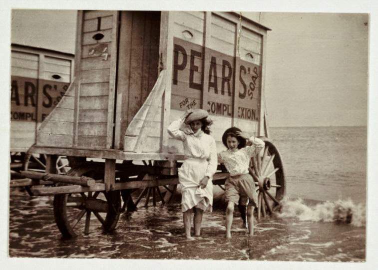 Going Swimming On Wheels: 50+ Historic Photos Of Bathing Machines From Victorian Era Inventions
