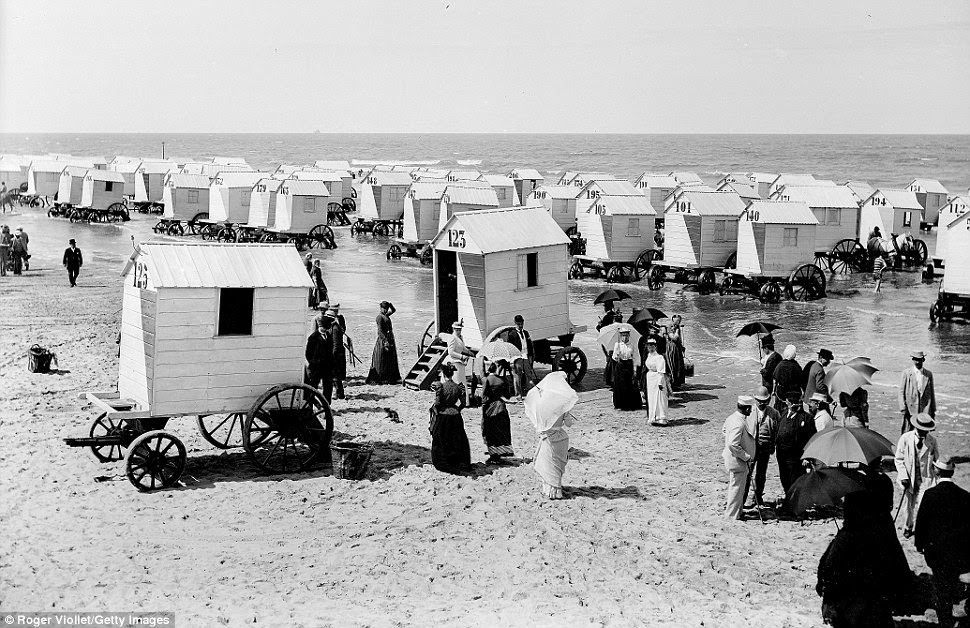 Going Swimming On Wheels: 50+ Historic Photos Of Bathing Machines From Victorian Era Inventions