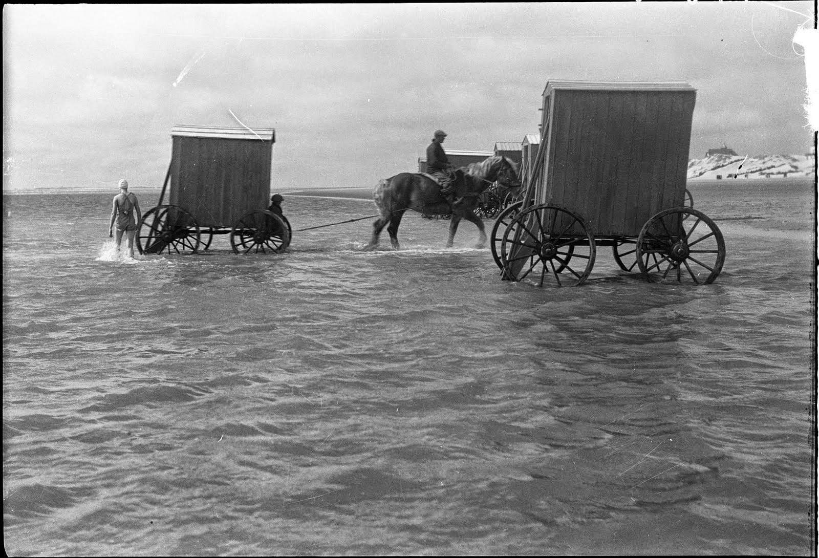 Going Swimming On Wheels: 50+ Historic Photos Of Bathing Machines From Victorian Era Inventions