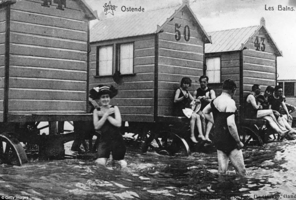 Going Swimming On Wheels: 50+ Historic Photos Of Bathing Machines From Victorian Era Inventions