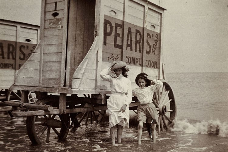 Going Swimming On Wheels: 50+ Historic Photos Of Bathing Machines From Victorian Era Inventions