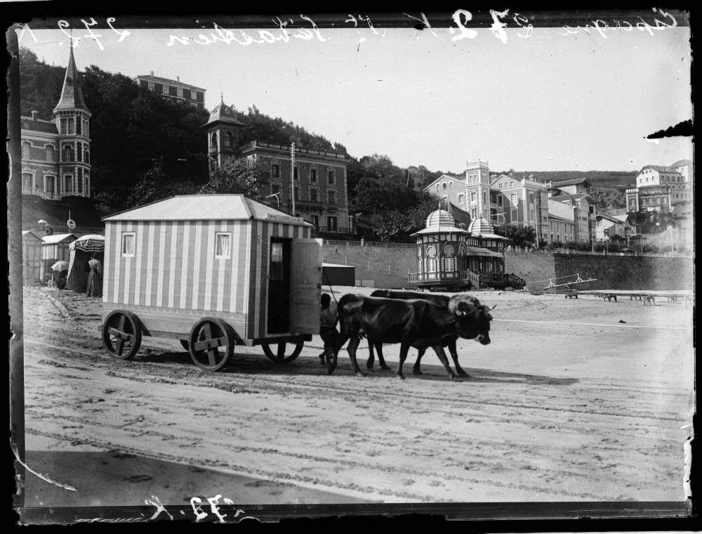 Going Swimming On Wheels: 50+ Historic Photos Of Bathing Machines From Victorian Era Inventions