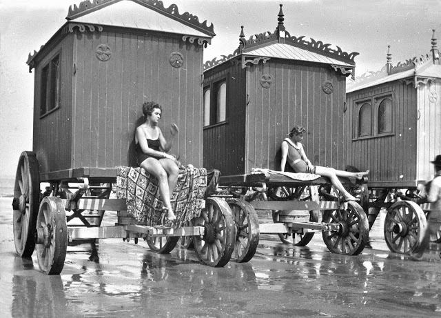 Going Swimming On Wheels: 50+ Historic Photos Of Bathing Machines From Victorian Era Inventions