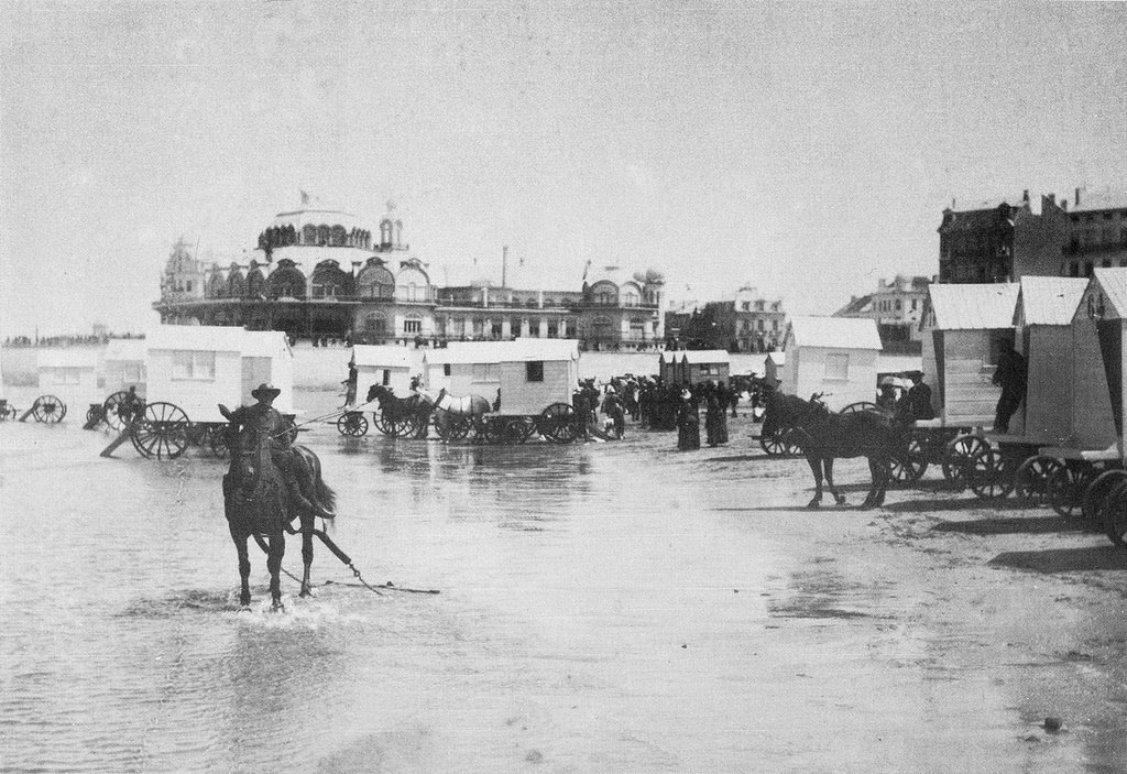 Going Swimming On Wheels: 50+ Historic Photos Of Bathing Machines From Victorian Era Inventions