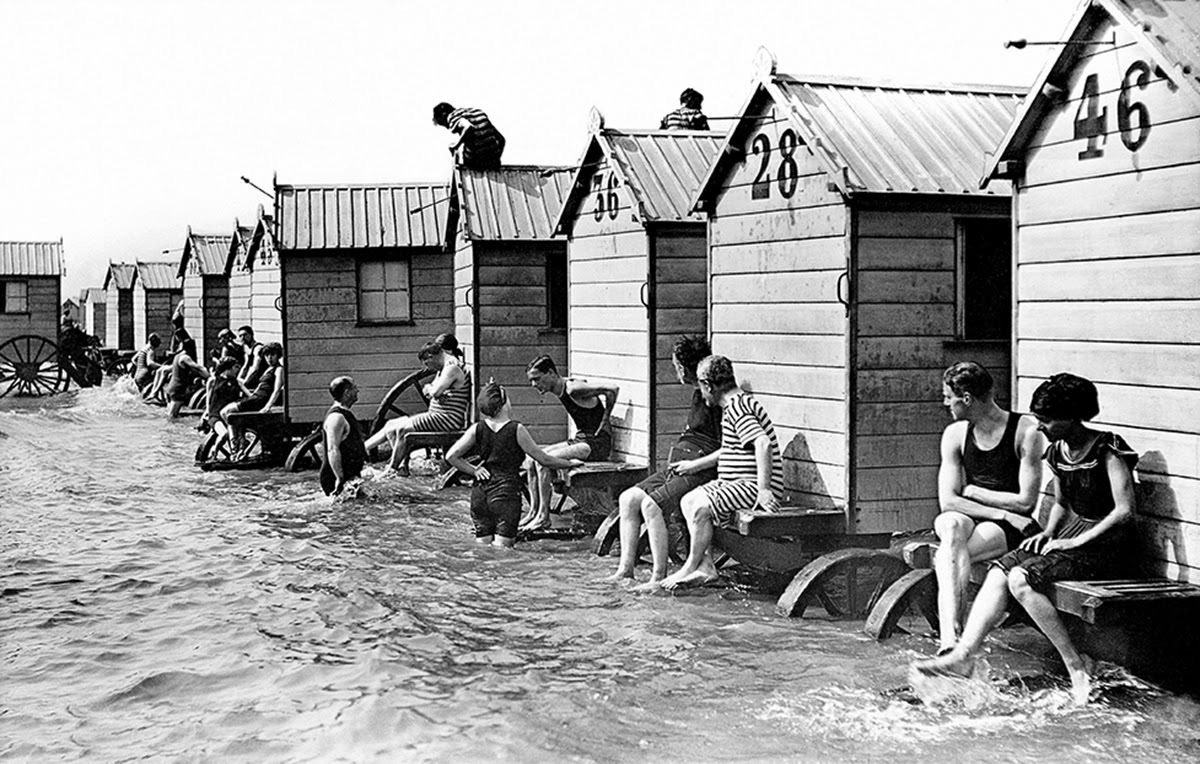 Going Swimming On Wheels: 50+ Historic Photos Of Bathing Machines From Victorian Era Inventions