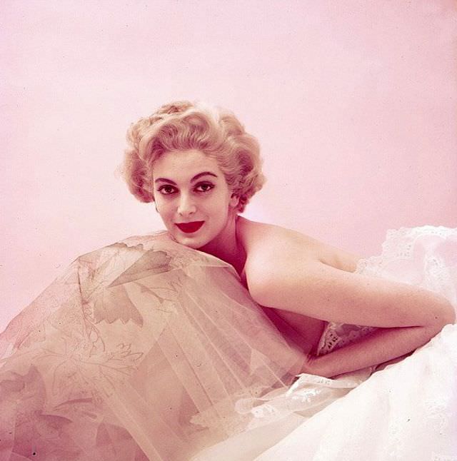 #32 Carmen Dell’ Orefice, 1954.