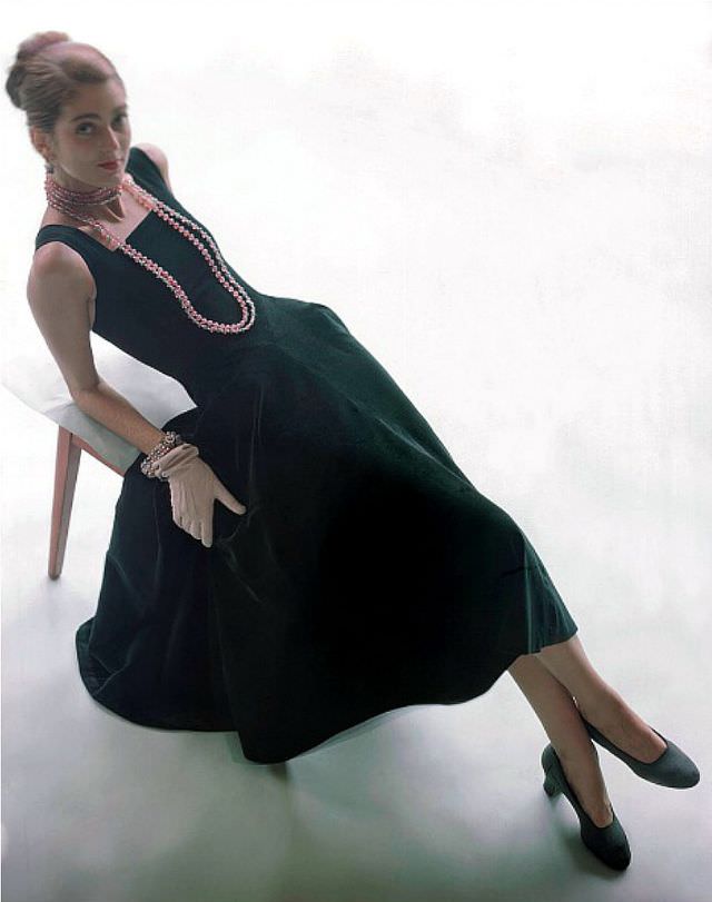 #16 Carmen Dell’ Orefice in green velvet dress, glass bead necklace and bracelet by Lisner, pumps by Capezio, gloves by Kislav, 1947.