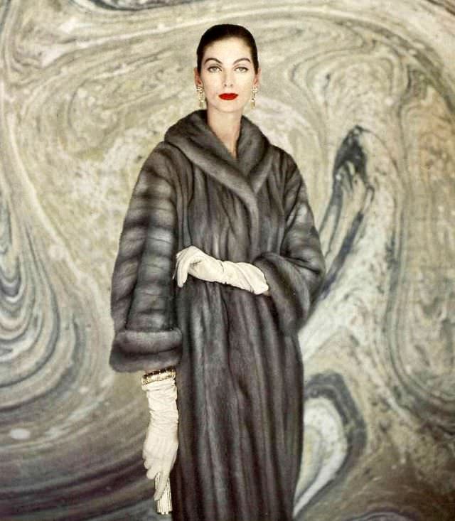 #42 Carmen Dell’ Orefice in Lutetia EMBA min coat by Alixandre for Samuel Schulman Furs, Inc., jewelry by Cartier,1957.