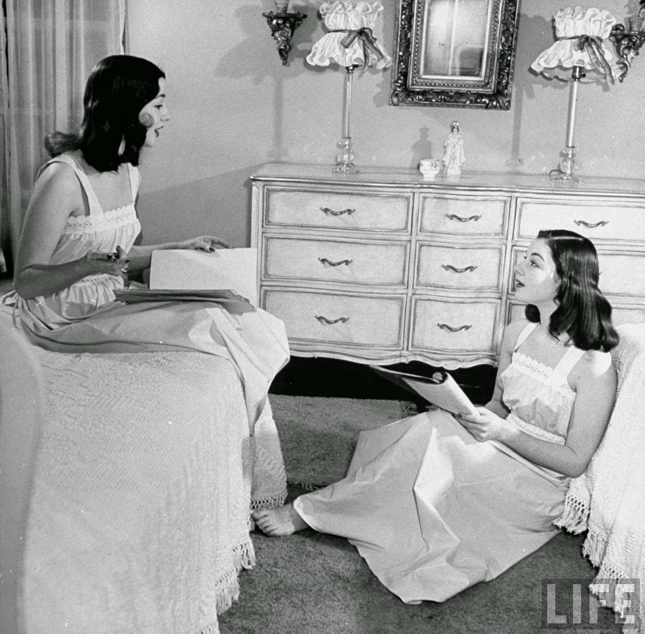 #17 The O’Connor twins Gloria and Consuelo, sitting in bedroom, 1947