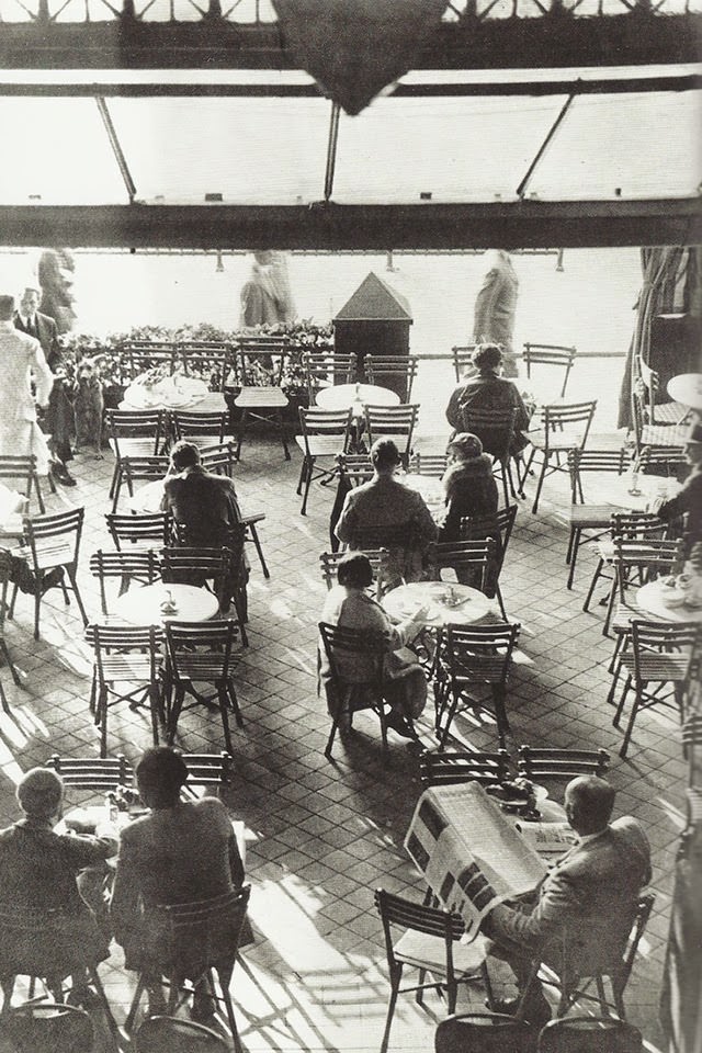 #23 Terrace Romanische Café in Berlin, 1925.