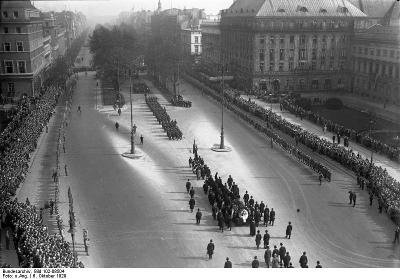 1920s Berlin: 50+ Historical Photos Showing Everyday Life In Berlin After World War I WWI