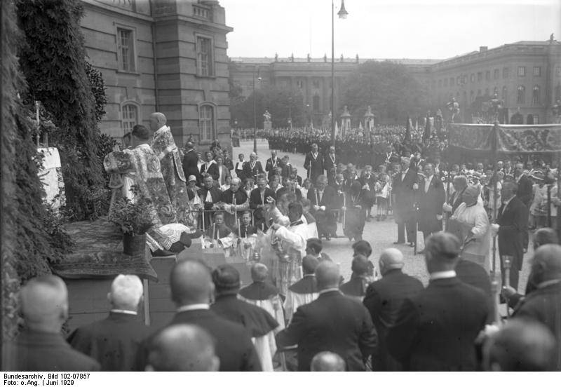 1920s Berlin: 50+ Historical Photos Showing Everyday Life In Berlin After World War I WWI
