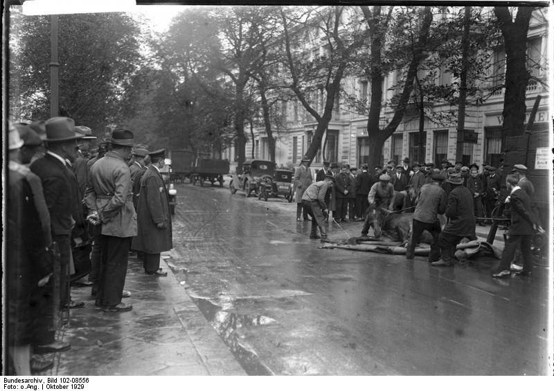#39 1920s Berlin: 50+ Historical Photos Showing Everyday Life In Berlin After World War I #39 WWI