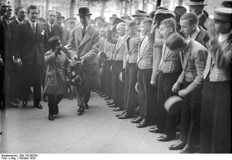 1920s Berlin: 50+ Historical Photos Showing Everyday Life In Berlin After World War I WWI
