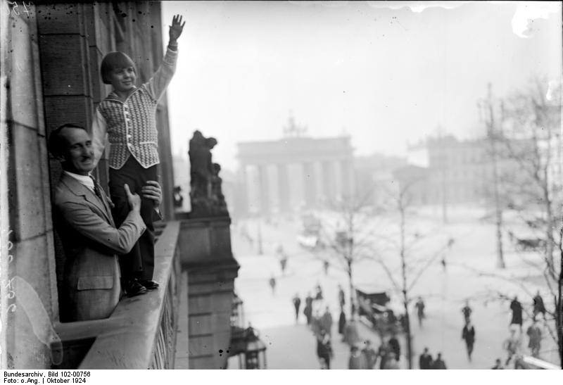 #55 1920s Berlin: 50+ Historical Photos Showing Everyday Life In Berlin After World War I #55 WWI