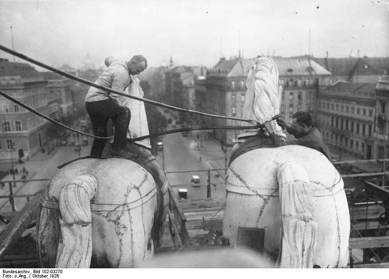 1920s Berlin: 50+ Historical Photos Showing Everyday Life In Berlin After World War I WWI