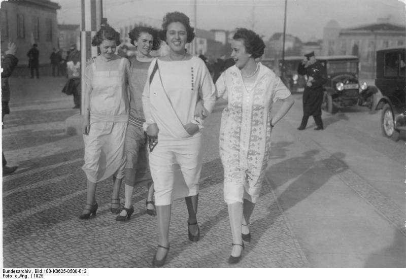 1920s Berlin: 50+ Historical Photos Showing Everyday Life In Berlin After World War I WWI