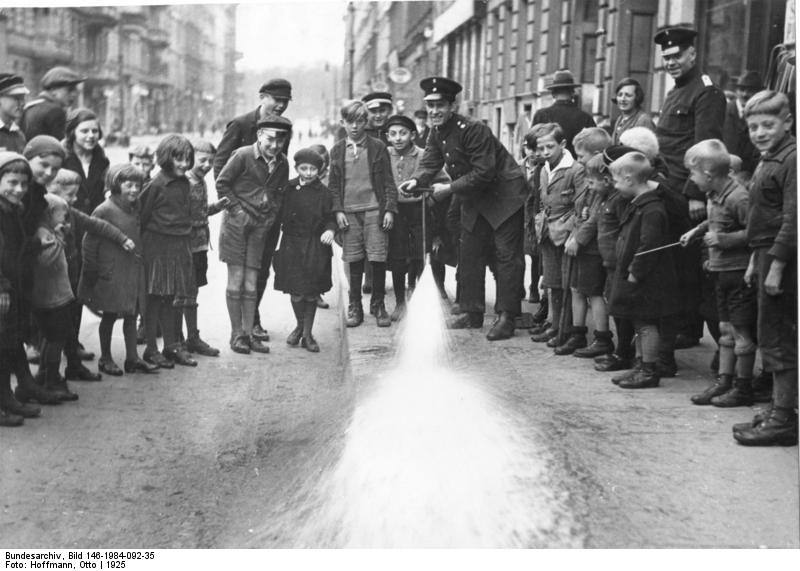 1920s Berlin: 50+ Historical Photos Showing Everyday Life In Berlin After World War I WWI