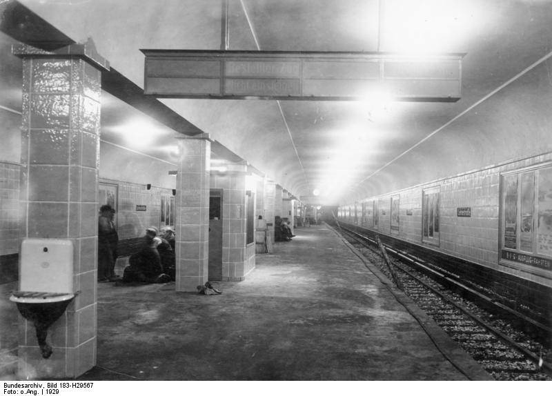 1920s Berlin: 50+ Historical Photos Showing Everyday Life In Berlin After World War I WWI