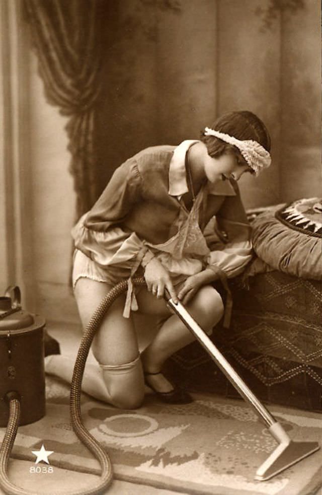 Vintage Sensual Maids: 50+ Provocative Photos Of Naughty Flappers From The 1920s Fashion &; Culture