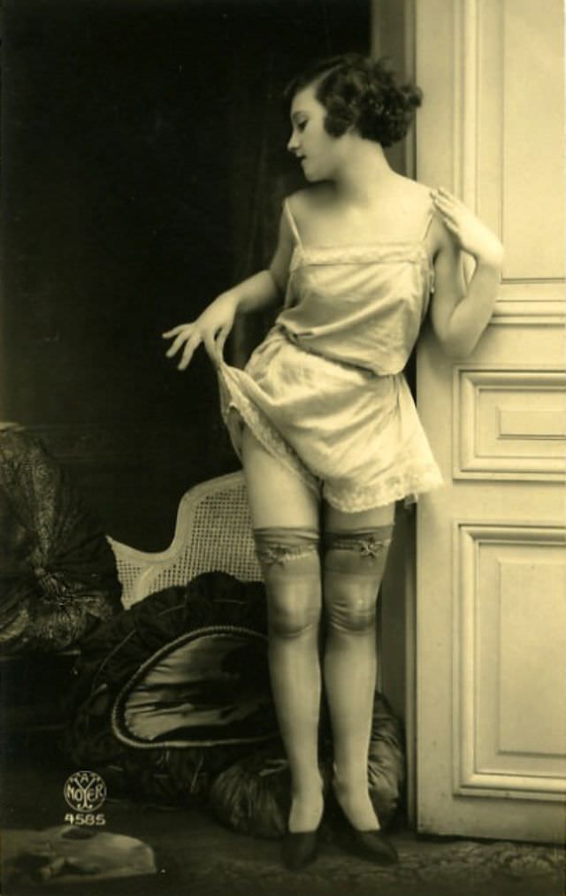Vintage Sensual Maids: 50+ Provocative Photos Of Naughty Flappers From The 1920s Fashion &; Culture