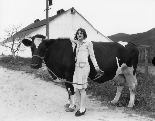 #47 Vintage Sensual Maids: 50+ Provocative Photos Of Naughty Flappers From The 1920s #47 Fashion & Culture