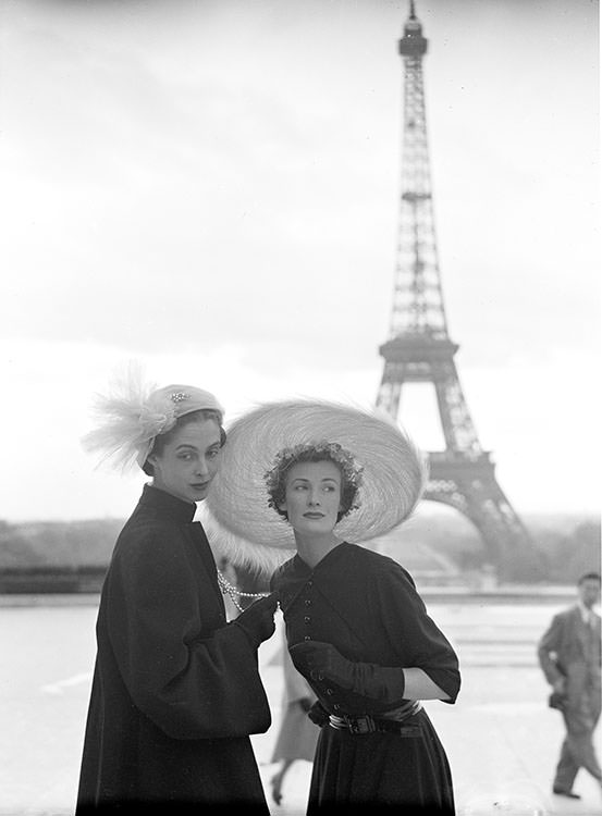 #52 Wenda Parkinson and an unknown fashion model in Paris, 1952