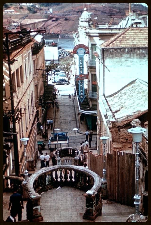 #28 Espírito Santo, Vitoria, Maria Ortiz Staircase going down to Av. Jeronimo, Italian restaurant to the right