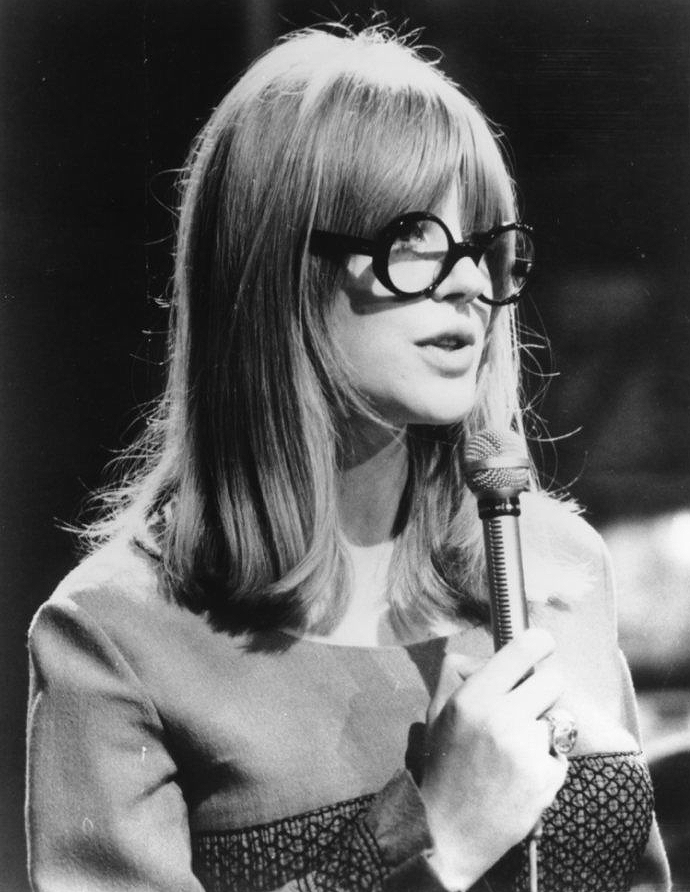 #13 Rare press photo of Marianne Faithfull performing on “Ready Steady Go”, 1965