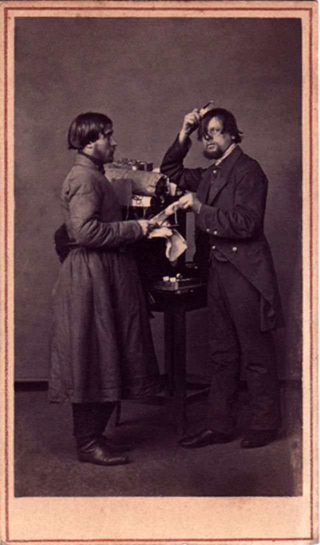 #64 Pedlar and manservant trying comb