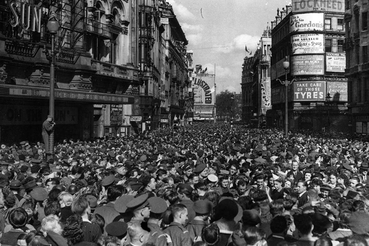 #9 Crowds assemble in Piccadilly Circus to celebrate the news of Japan’s surrender and the end of the Second World War, 1945