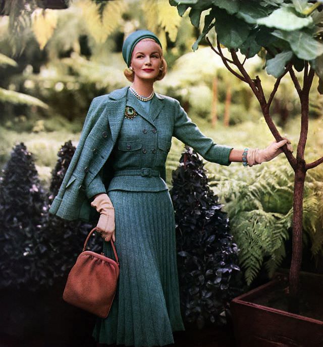 Styles of Sunny Harnett: 50+ Stunning Fashion Photos Of Sunny Harnett From 1950s Fashion &; Culture