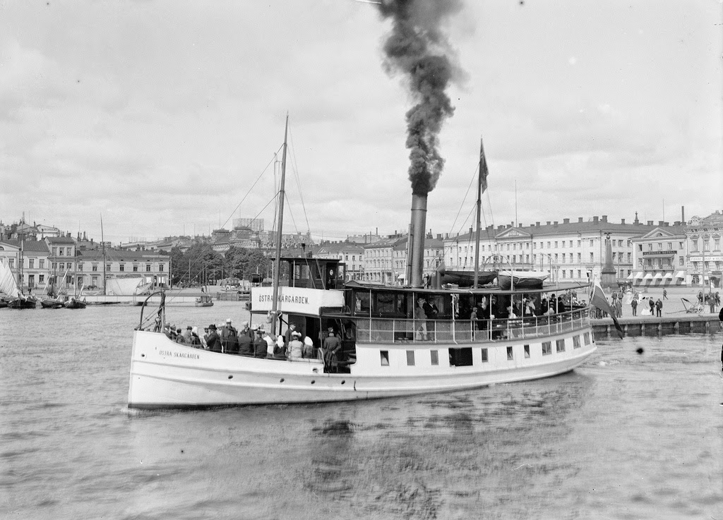 #63 The steam ship “Östra Skärgården” outside the Market Square in Helsinki
