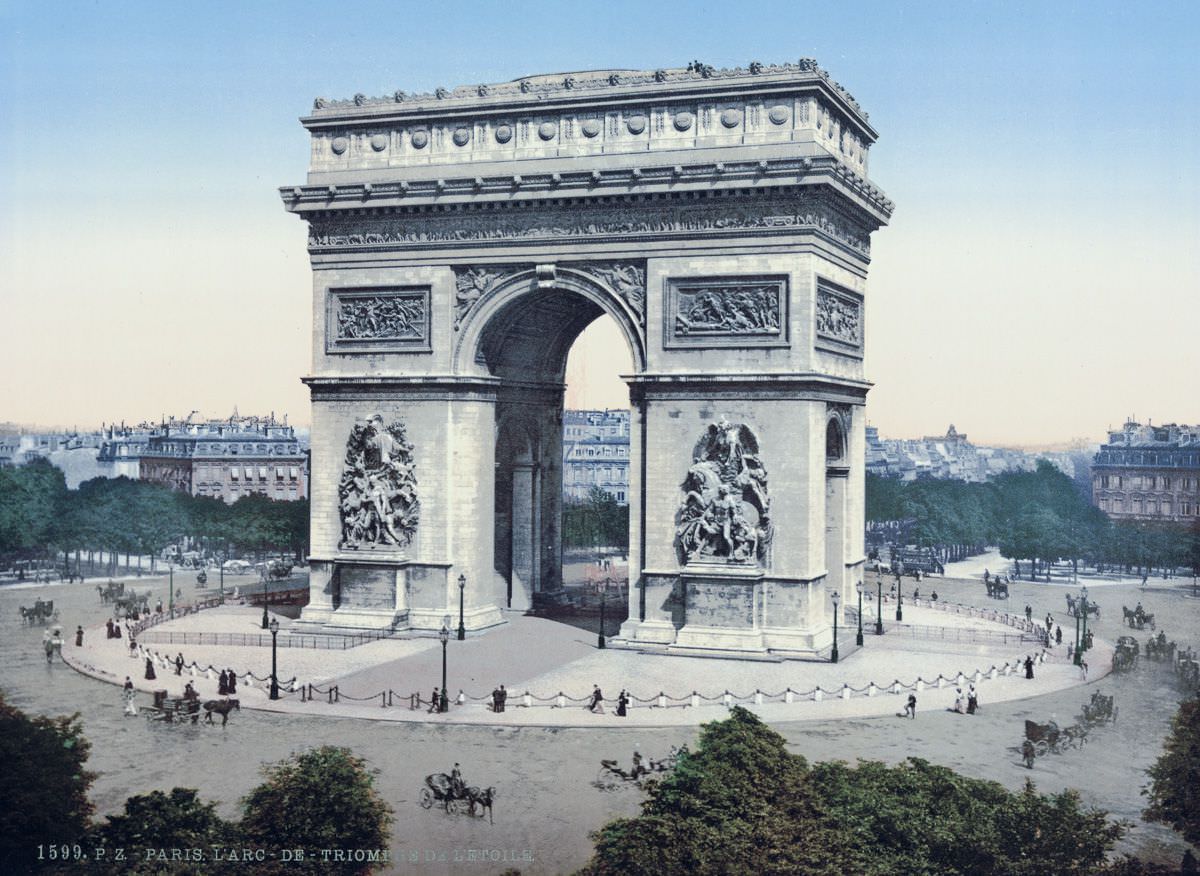 #33 Arc de Triomphe, Paris.