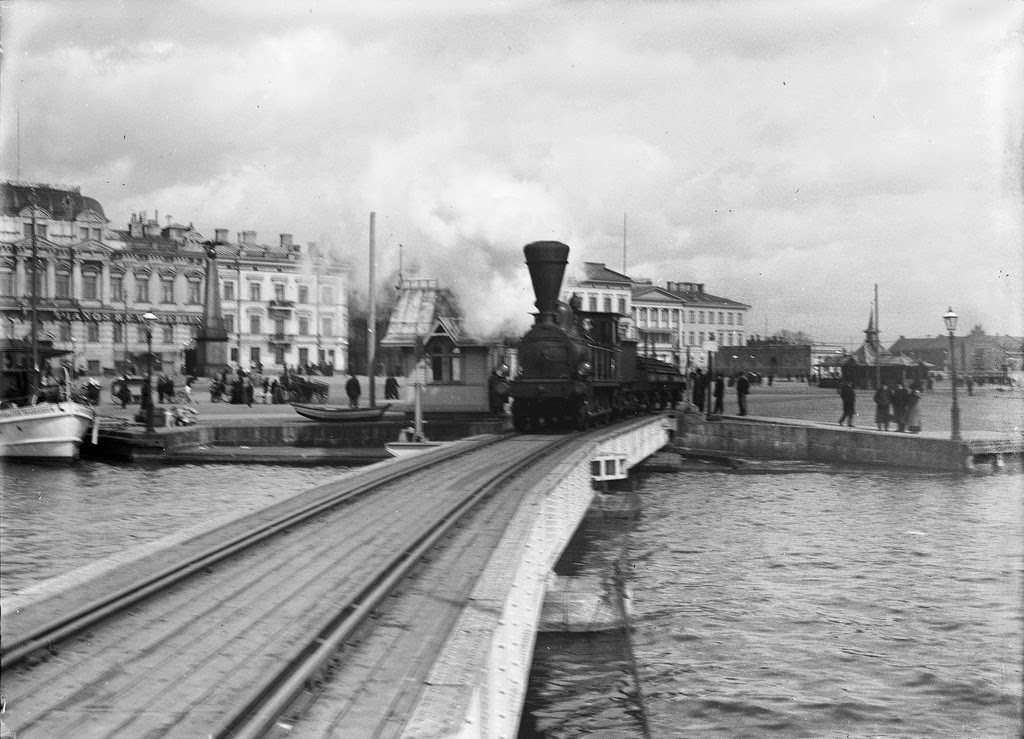 #74 Locomotive on the Market Square, Helsinki